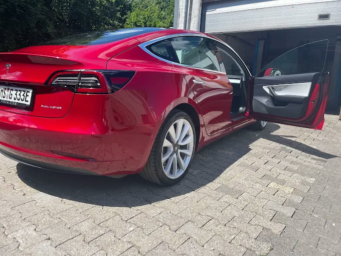 Tesla nach der Aufbereitung bei Autoaufbereitung A S Diez